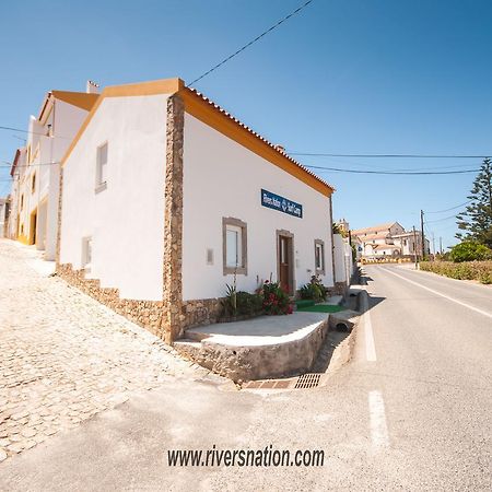 Rivers Nation Surf Camp Bed & Breakfast Atouguia Da Baleia Exterior foto