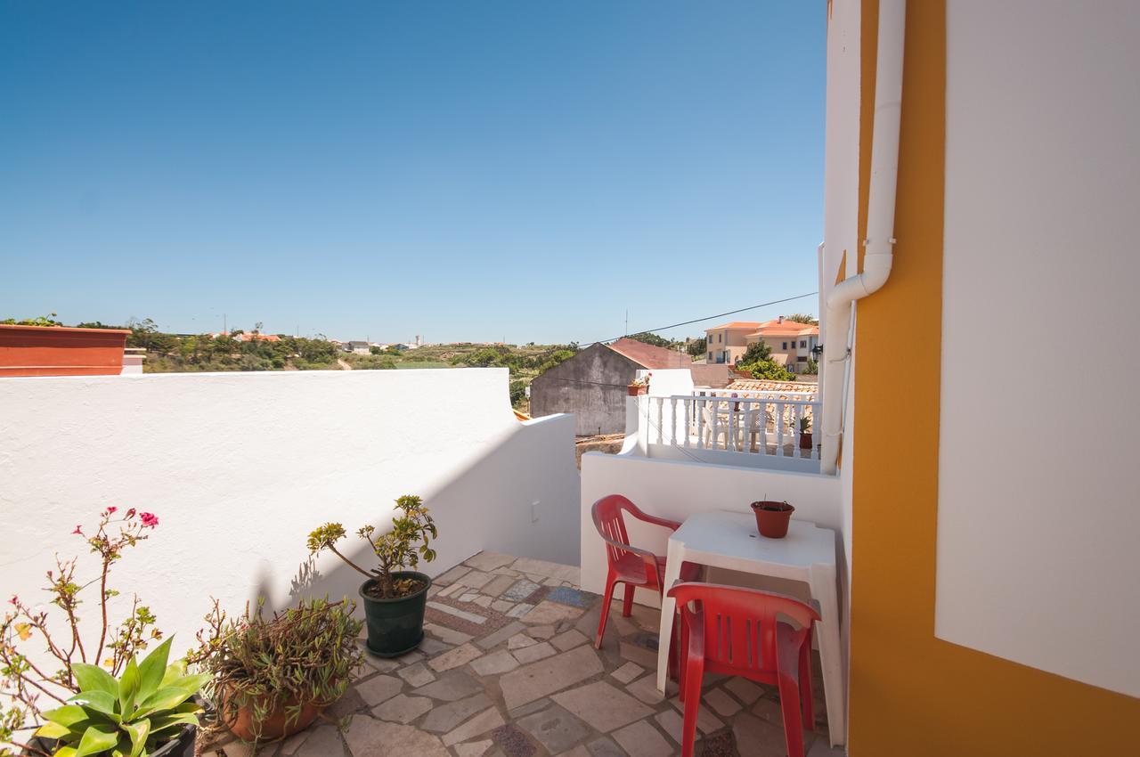 Rivers Nation Surf Camp Bed & Breakfast Atouguia Da Baleia Exterior foto